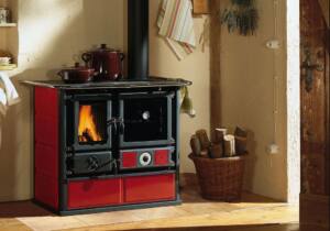 Štedilnik na drva je pri ogrevanju samooskrben