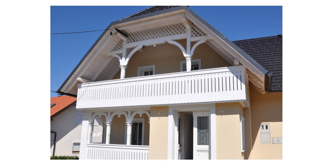 bela balkonska ograja