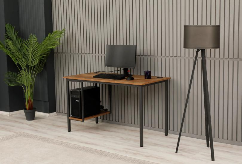 kovinska pisalna miza