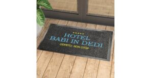 unikatni personalizirani predpražniki, napis hotel babi in dedi