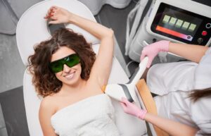 lasersko odstranjevanje dlak pod pazduho